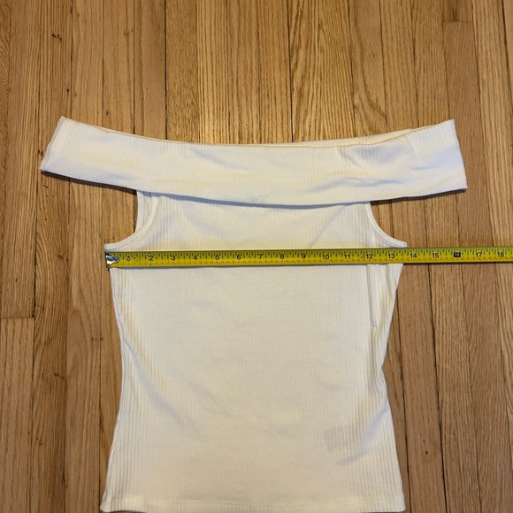 Off-Shoulder White Ribbed Top - Picture 4 of 7